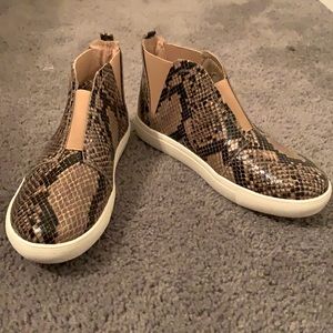 Women’s high top sneaker